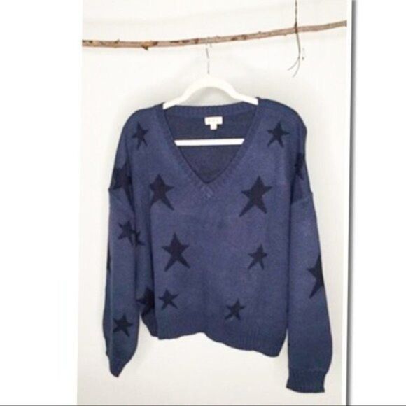 𝅺long Sleeve V-Neck Sweater with Star Detail - Picture 4 of 12